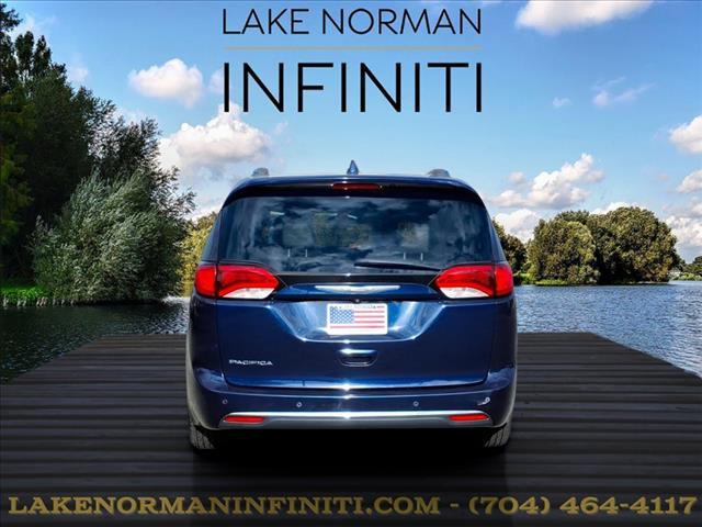 Photo of 2017 Jazz Blue Pearlcoat Chrysler Pacifica