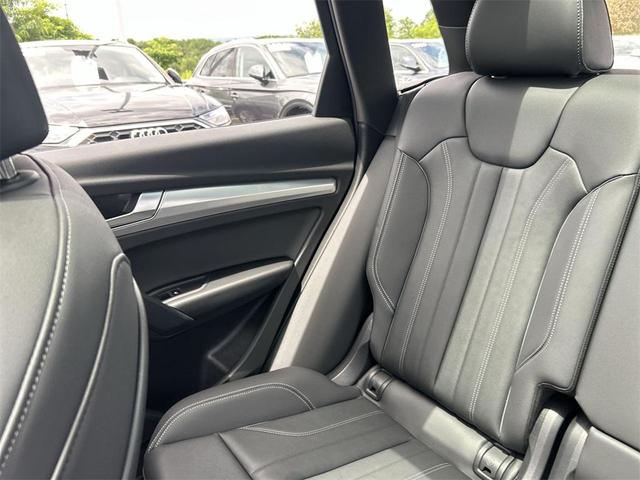 Photo of 2025 Mythos Black Metallic Audi Q5