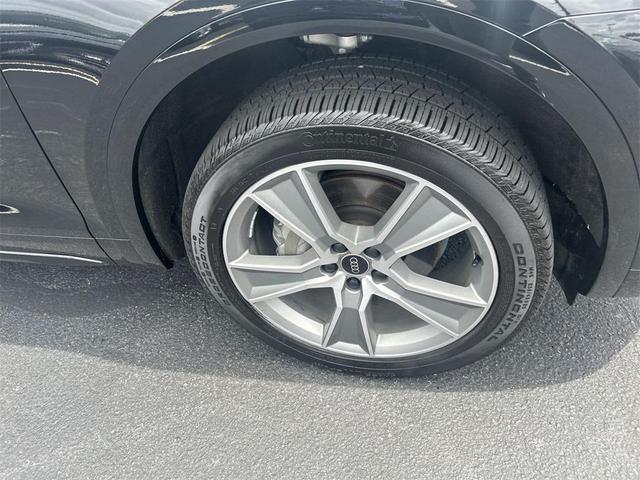 Photo of 2025 Mythos Black Metallic Audi Q5