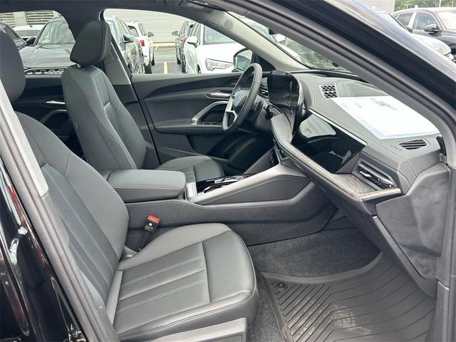 Photo of 2025 Mythos Black Metallic Audi Q5