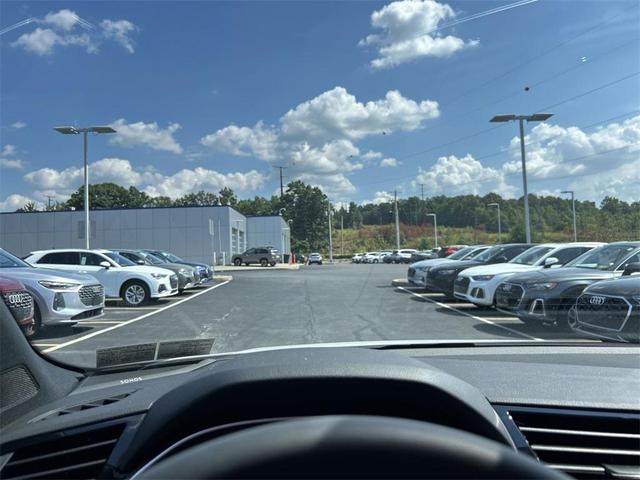 Photo of 2025 White Audi Q3