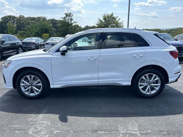 Photo of 2025 White Audi Q3