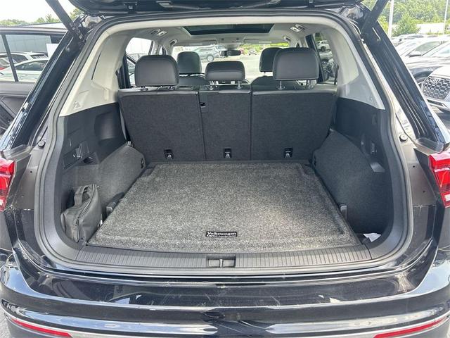 Photo of 2022 Deep Black Pearl Volkswagen Tiguan