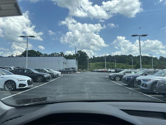 Photo of 2022 Deep Black Pearl Volkswagen Tiguan