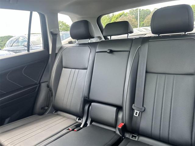 Photo of 2022 Deep Black Pearl Volkswagen Tiguan
