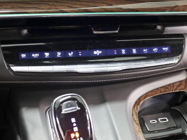Photo of 2021 Crystal White Tricoat Cadillac Escalade