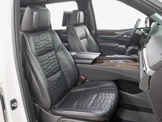 Photo of 2021 Crystal White Tricoat Cadillac Escalade