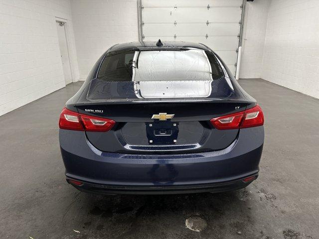 Photo of 2018 Blue Velvet Metallic Chevrolet Malibu