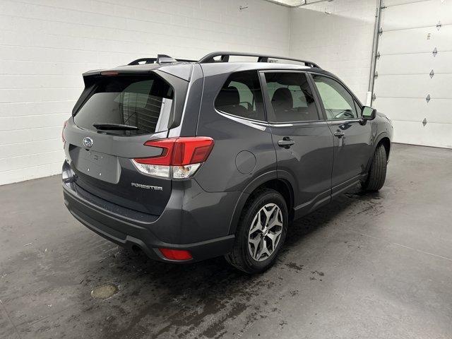 Photo of 2022 Magnetite Gray Metallic Subaru Forester