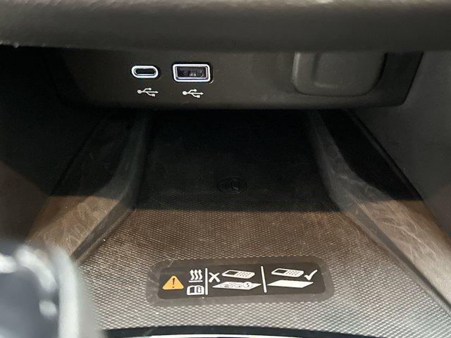 Photo of 2025 Summit White Buick Envista