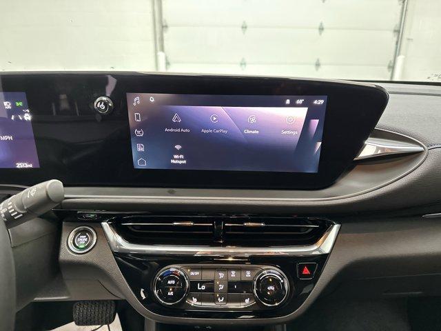 Photo of 2025 Summit White Buick Envista