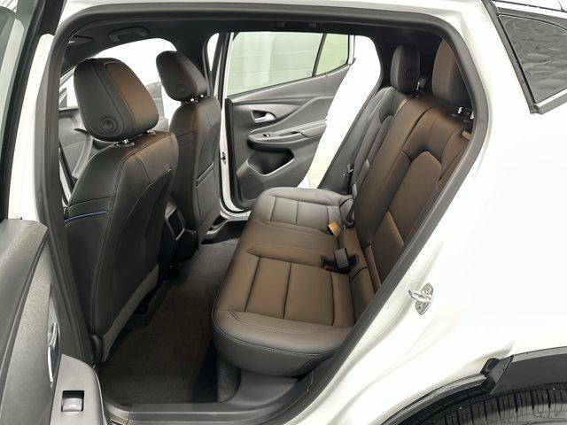 Photo of 2025 Summit White Buick Envista