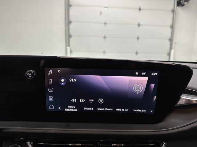 Photo of 2025 Summit White Buick Envista