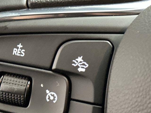 Photo of 2025 Summit White Buick Envista