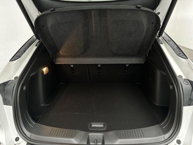 Photo of 2025 Summit White Buick Envista