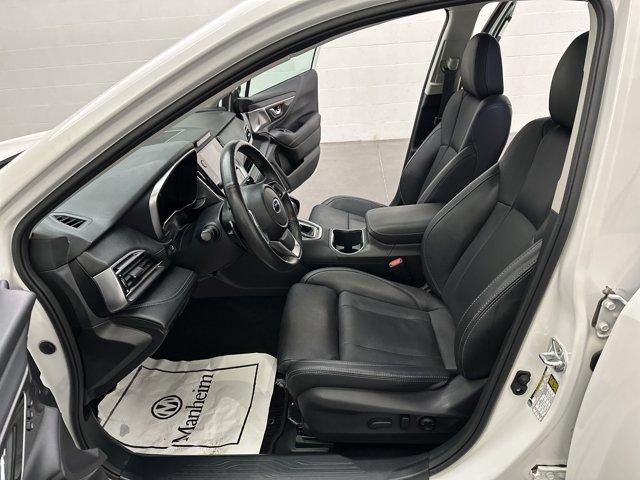 Photo of 2023 Crystal White Pearl Subaru Legacy