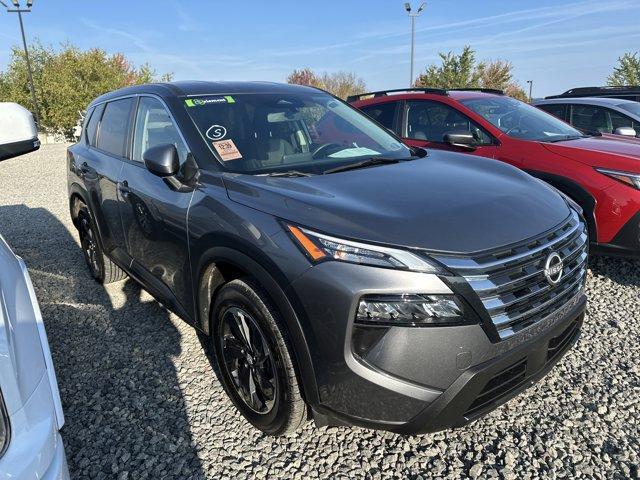 Photo of 2024 Gun Metallic Nissan Rogue