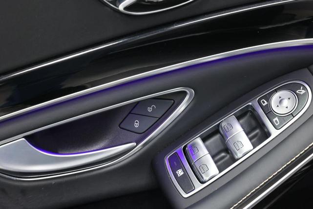 Photo of 2019 Black Mercedes-Benz Maybach S 560