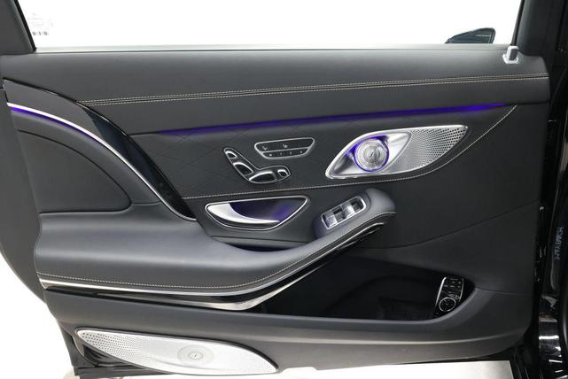Photo of 2019 Black Mercedes-Benz Maybach S 560