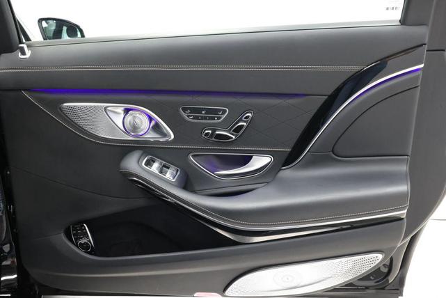 Photo of 2019 Black Mercedes-Benz Maybach S 560