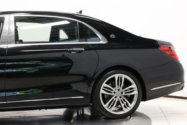 Photo of 2019 Black Mercedes-Benz Maybach S 560
