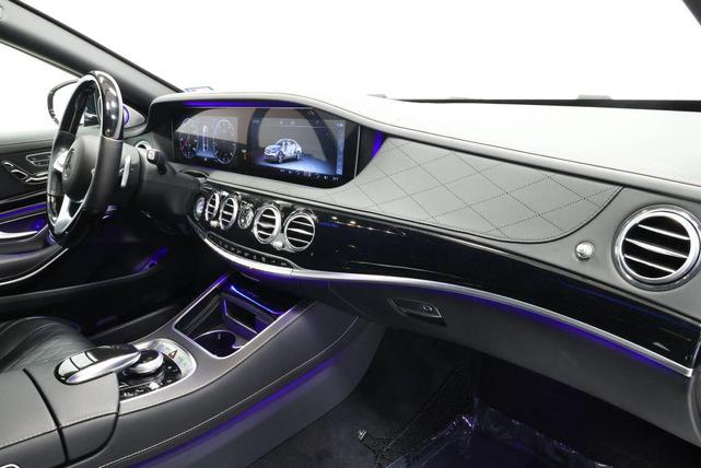 Photo of 2019 Black Mercedes-Benz Maybach S 560
