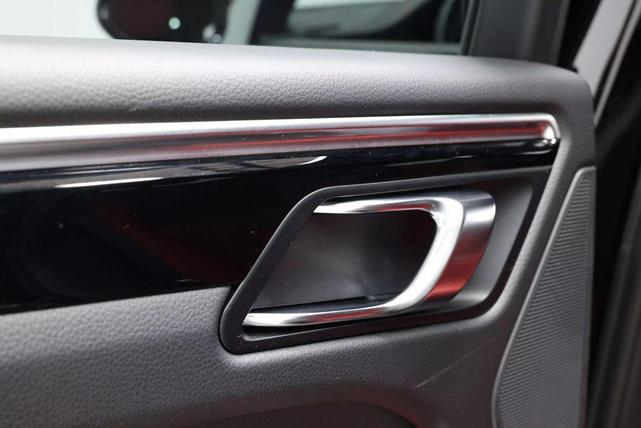 Photo of 2021 Black Porsche Macan