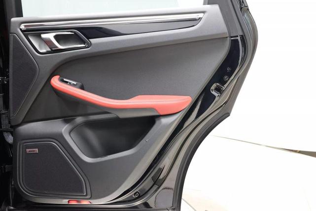Photo of 2021 Black Porsche Macan
