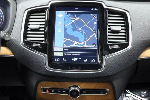 Photo of 2022 Crystal White Metallic Volvo XC90