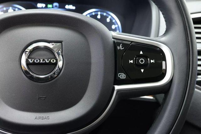 Photo of 2022 Crystal White Metallic Volvo XC90