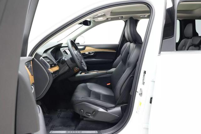 Photo of 2022 Crystal White Metallic Volvo XC90