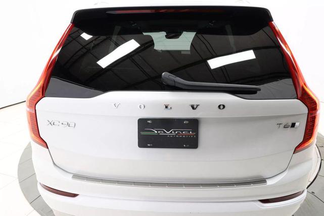 Photo of 2022 Crystal White Metallic Volvo XC90