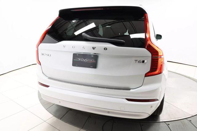 Photo of 2022 Crystal White Metallic Volvo XC90