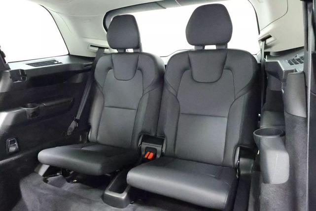 Photo of 2022 Crystal White Metallic Volvo XC90