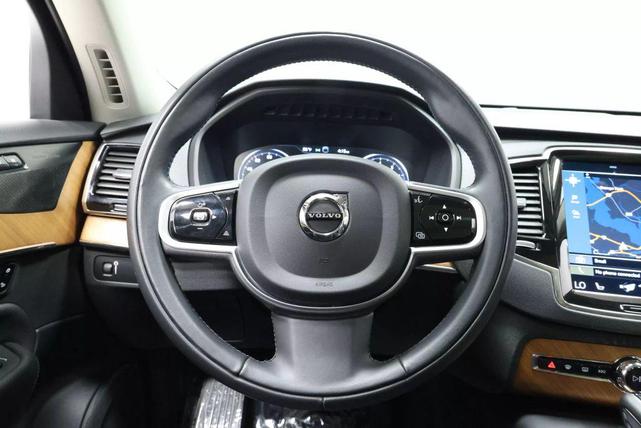 Photo of 2022 Crystal White Metallic Volvo XC90