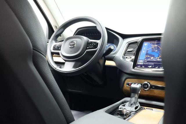 Photo of 2022 Crystal White Metallic Volvo XC90