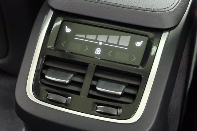 Photo of 2022 Crystal White Metallic Volvo XC90