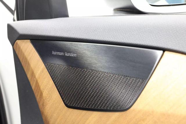 Photo of 2022 Crystal White Metallic Volvo XC90