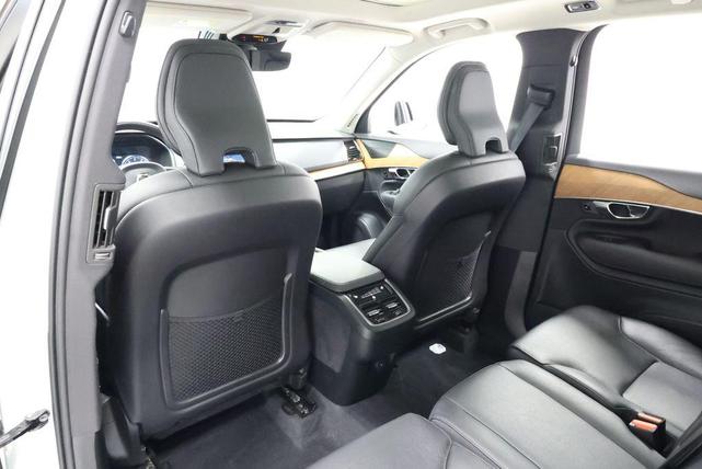 Photo of 2022 Crystal White Metallic Volvo XC90
