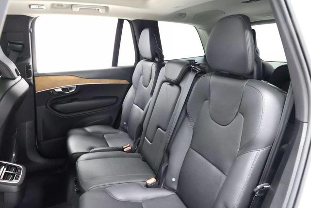 Photo of 2022 Crystal White Metallic Volvo XC90