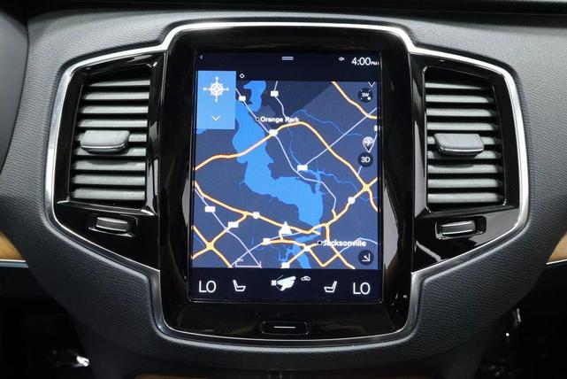 Photo of 2022 Crystal White Metallic Volvo XC90