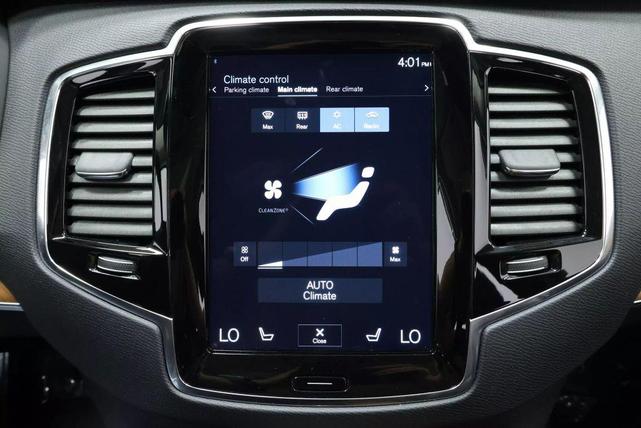 Photo of 2022 Crystal White Metallic Volvo XC90