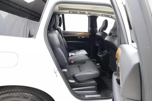 Photo of 2022 Crystal White Metallic Volvo XC90
