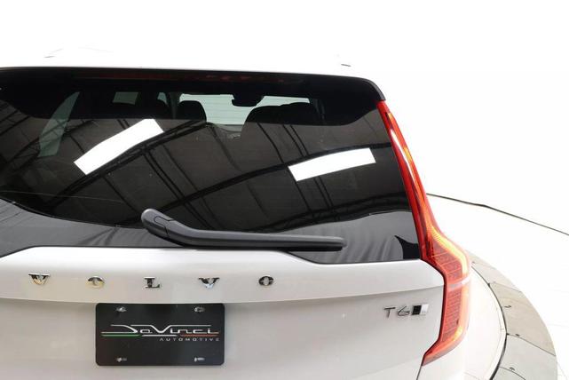 Photo of 2022 Crystal White Metallic Volvo XC90