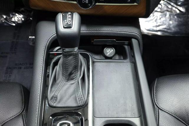 Photo of 2022 Crystal White Metallic Volvo XC90