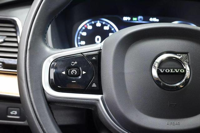 Photo of 2022 Crystal White Metallic Volvo XC90