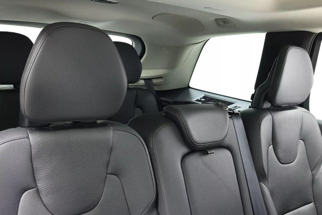Photo of 2022 Crystal White Metallic Volvo XC90