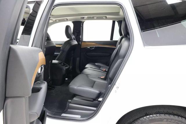 Photo of 2022 Crystal White Metallic Volvo XC90