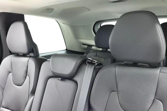 Photo of 2022 Crystal White Metallic Volvo XC90