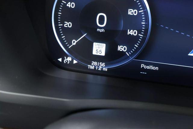 Photo of 2022 Crystal White Metallic Volvo XC90